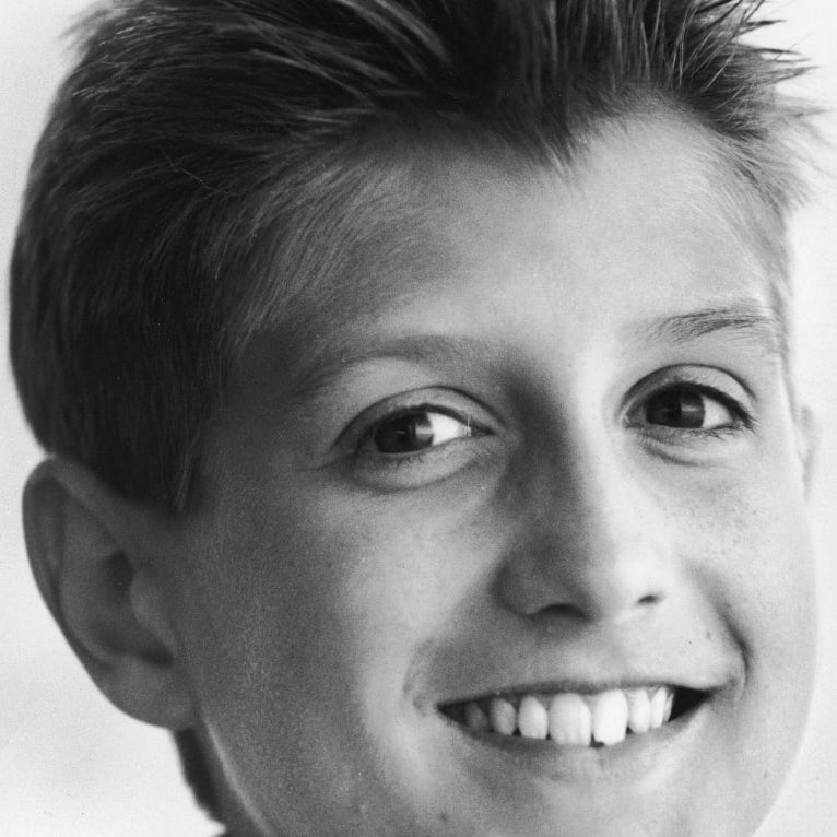 Foto de Ryan Adams, chico de portada para el movimiento de conciencia del VIH/SIDA, en blanco y negro.